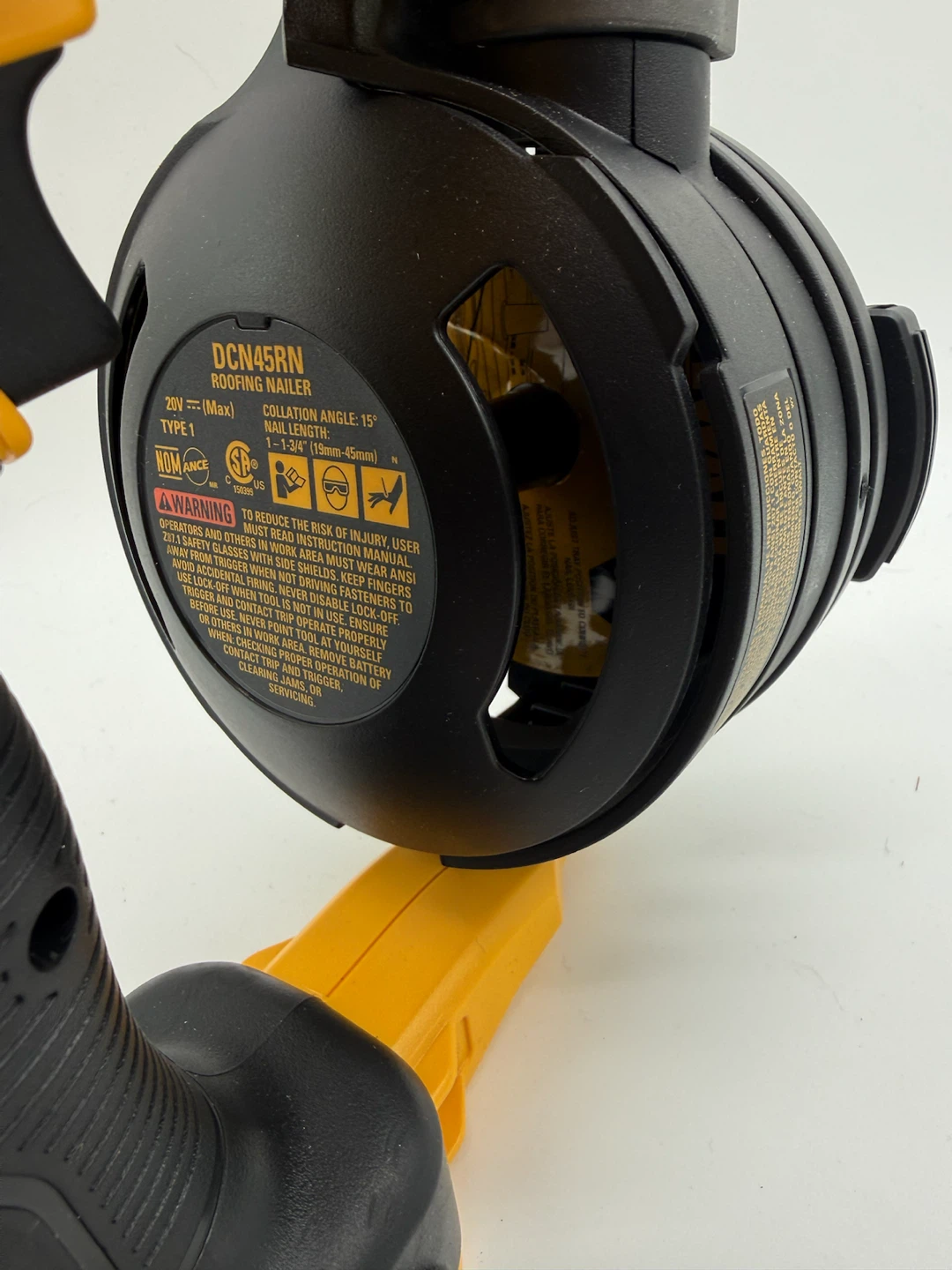 DEWALT 20V MAX XR Cordless Brushless 15-Degree Roofing Nailer - photo 3