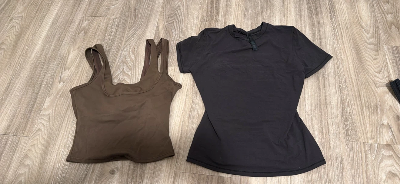 SKIMS T-Shirt and Scoop Tank Bundle - photo 2