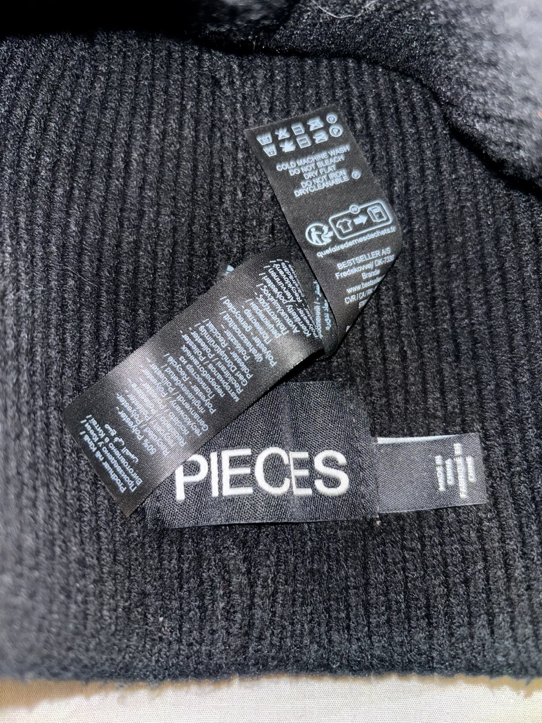 Pieces black beanie with stud details - photo 2