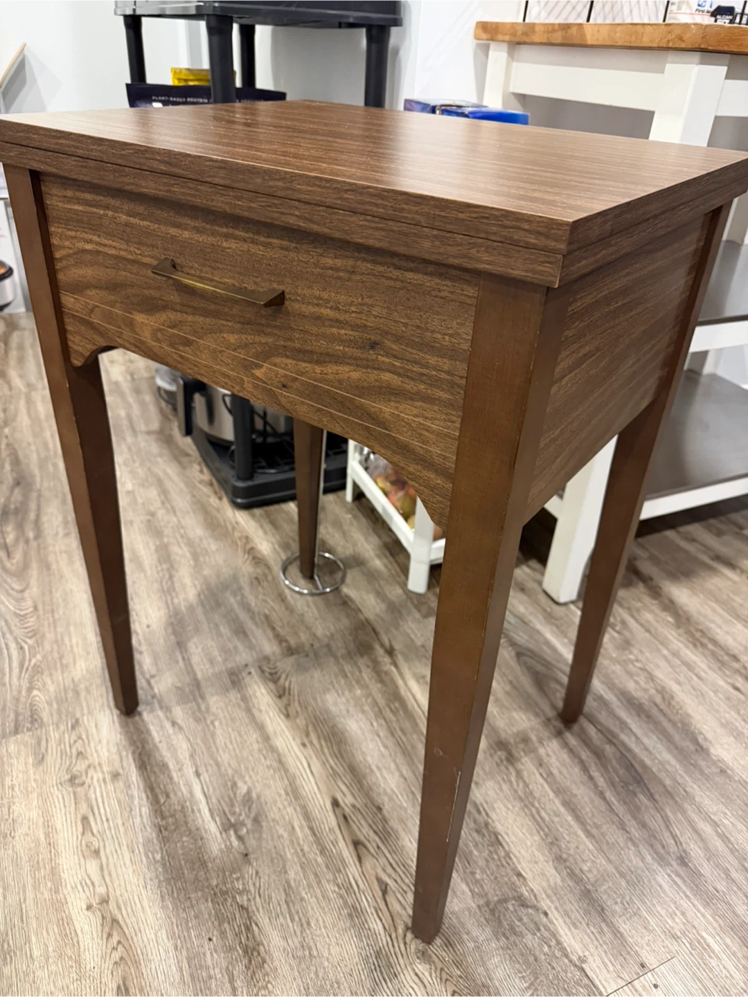 Singer 5107 Sewing Machine with Wood Cabinet - photo 3