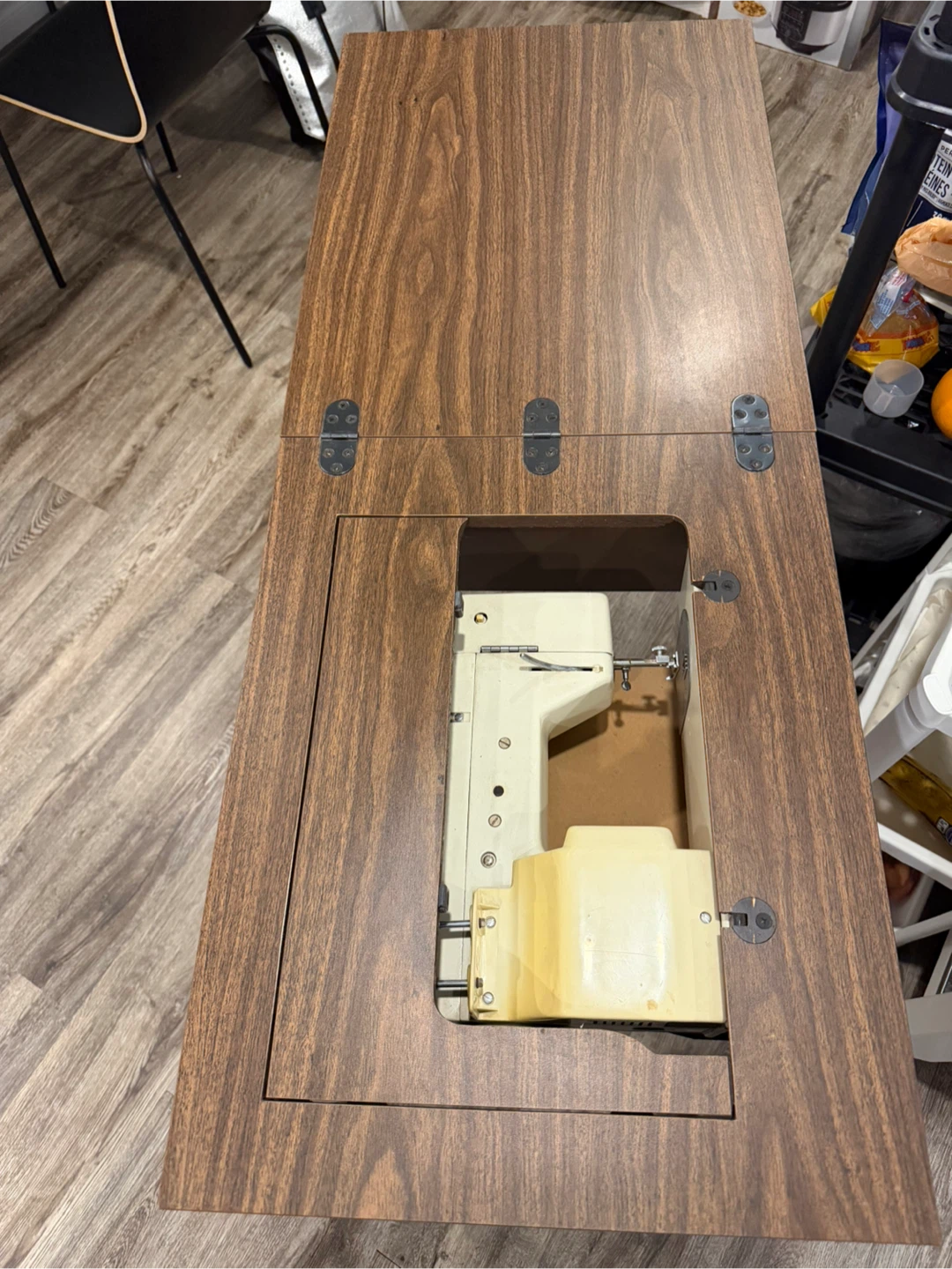 Singer 5107 Sewing Machine with Wood Cabinet - photo 5