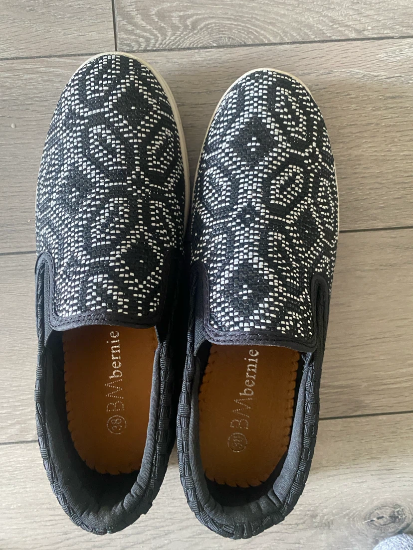 BAmbernie Slip-On Shoes - Size 6