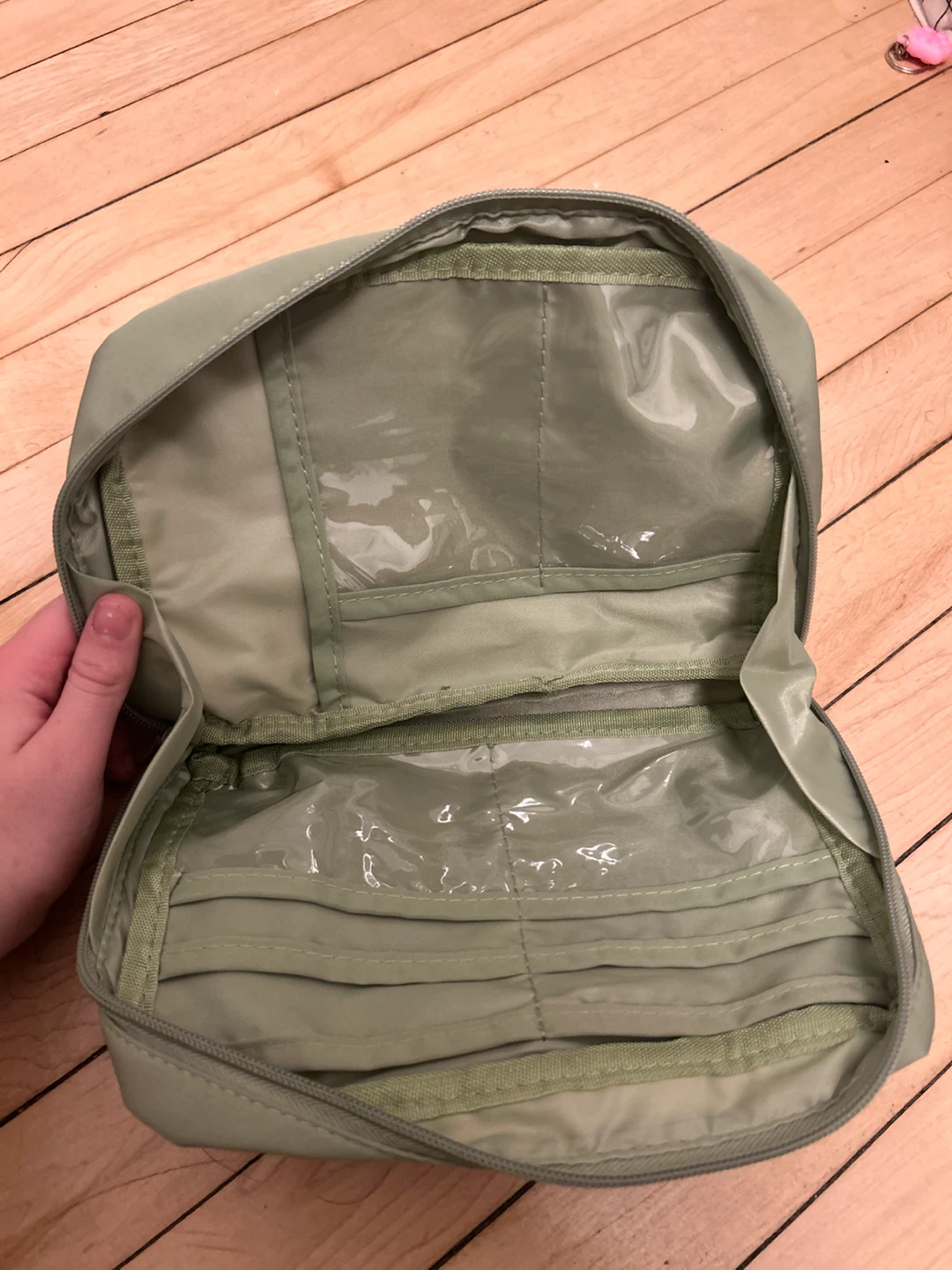 🍃 Green Stationary Or Makeup Bag 🍃 - photo 2
