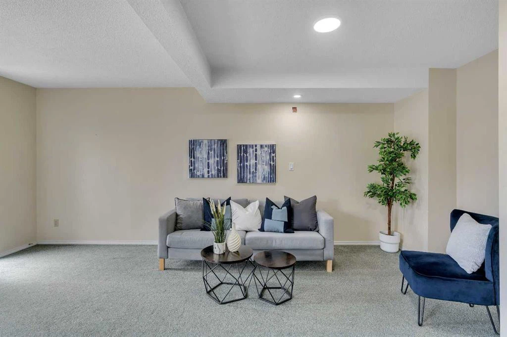 Walkout basement for rent in NE - photo 3