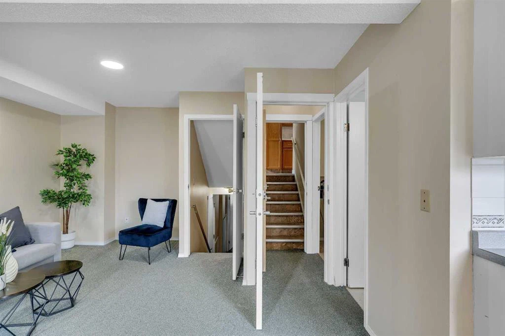 Walkout basement for rent in NE - photo 4