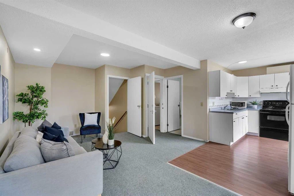 Walkout basement for rent in NE - photo 5