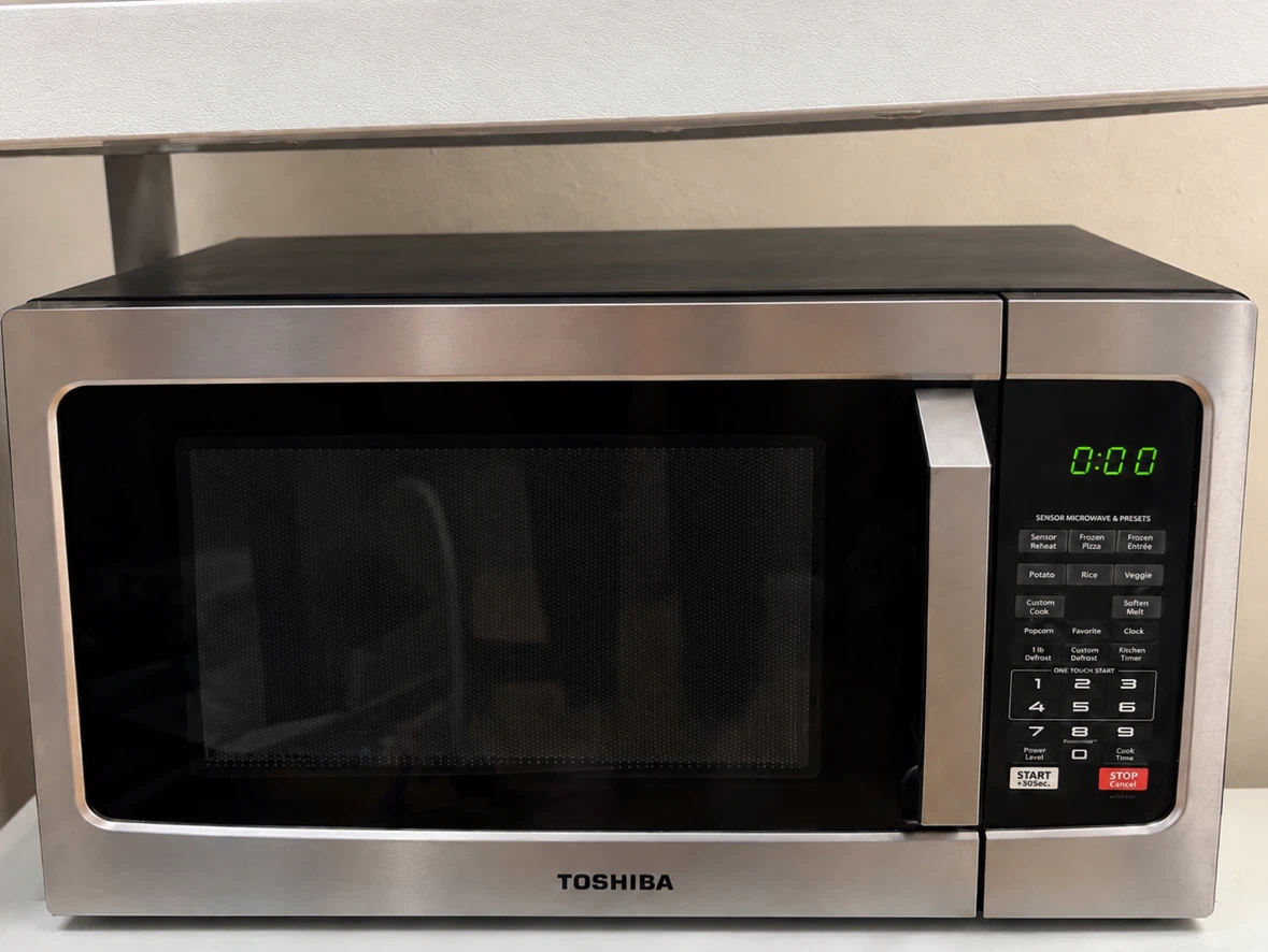 Toshiba Microwave – Excellent Condition