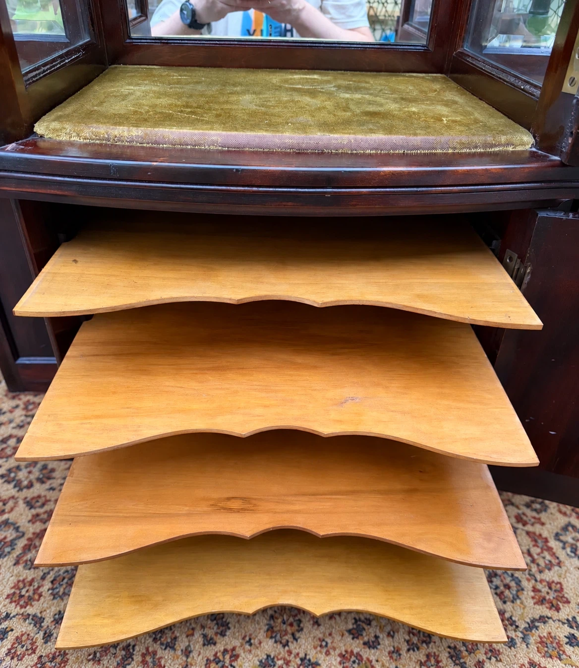 Vintage Mahogany Display / Curio Cabinet – Mirrored & Glass - photo 2