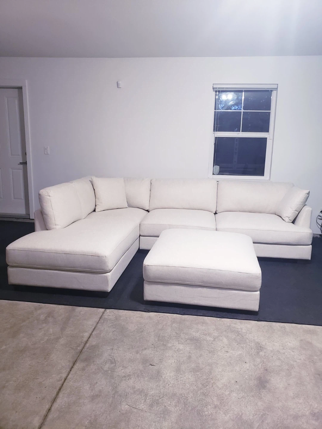 Cream sectional sofa with ottoman ( Delivery Available ) - photo 2