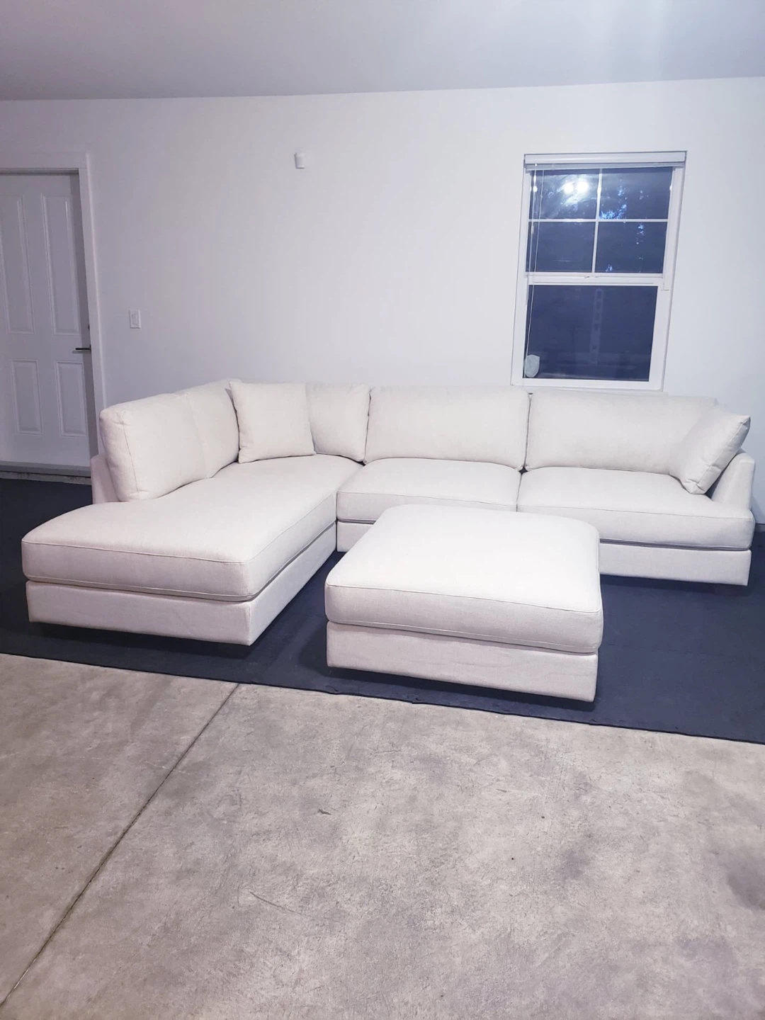 Cream sectional sofa with ottoman ( Delivery Available ) - photo 3