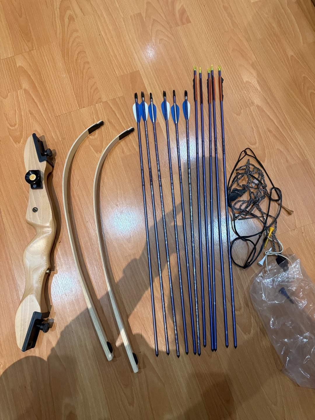 Can-Am Victory Recurve Bow & Arrow Set – 28” Draw – 10 arrows