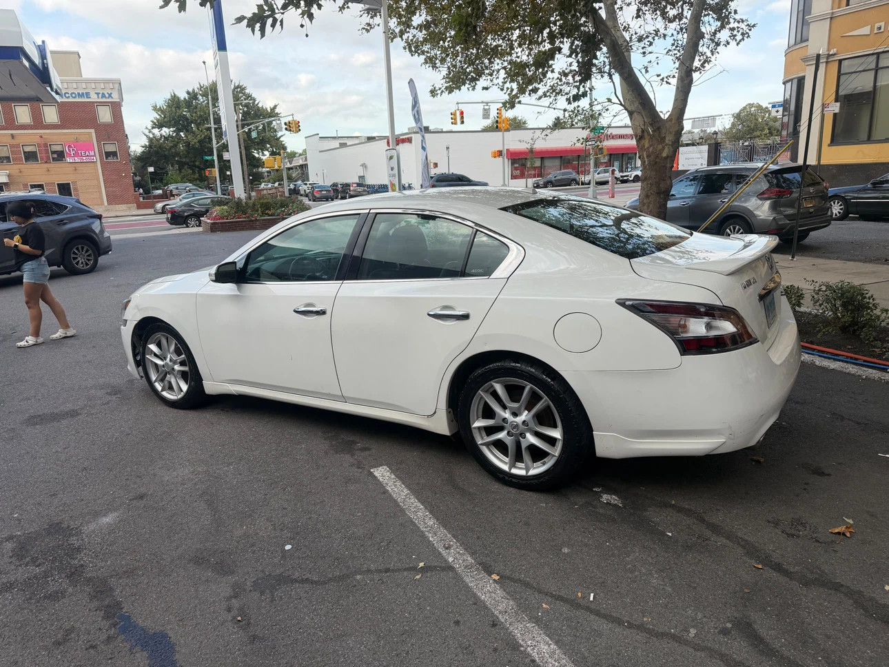 White Nissan Maxima Sedan - photo 2