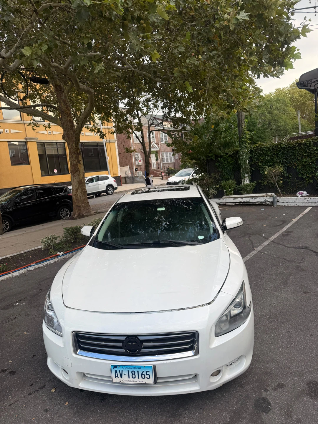 White Nissan Maxima Sedan - photo 5