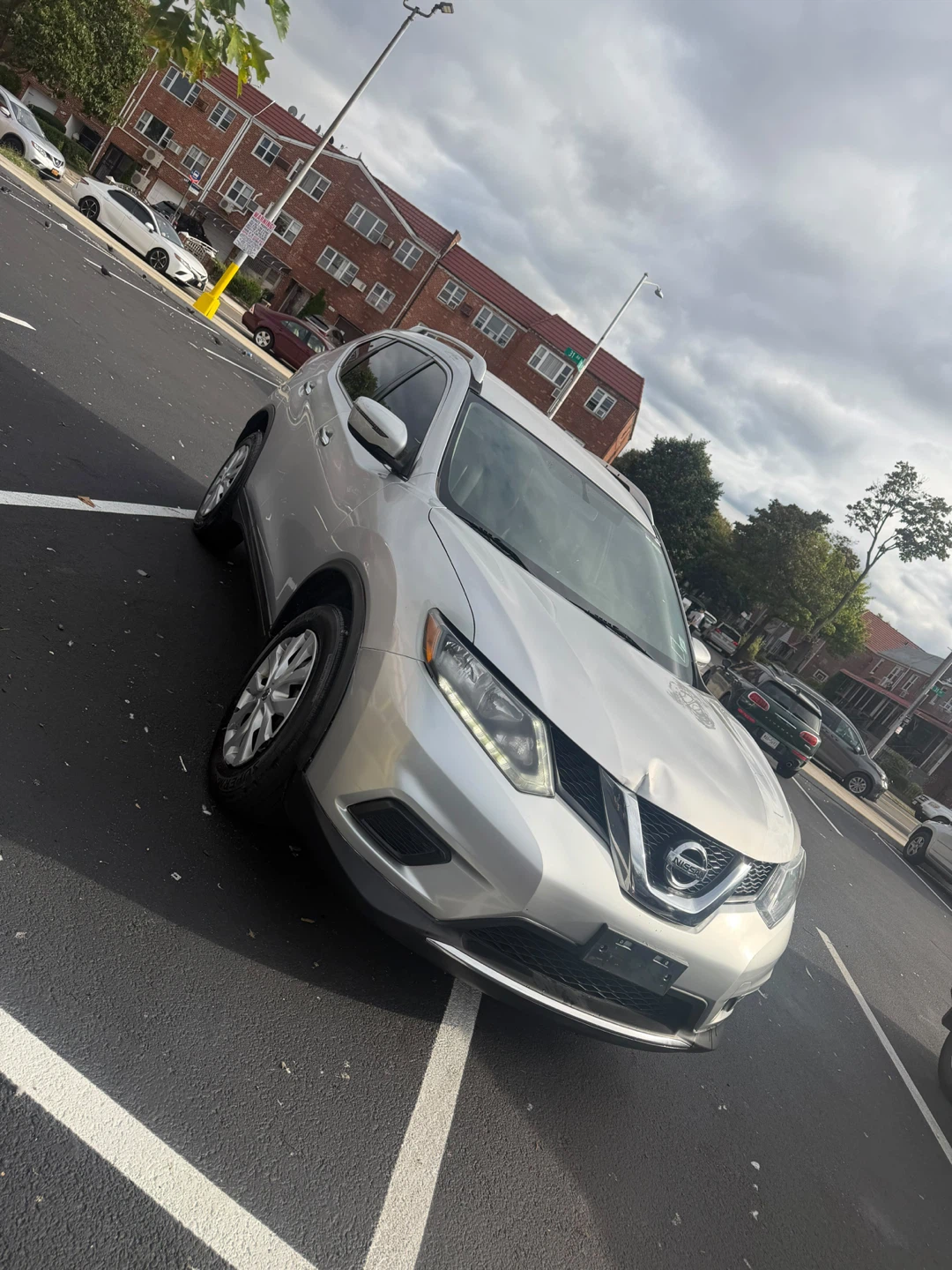 Silver Nissan Rogue SUV - photo 5
