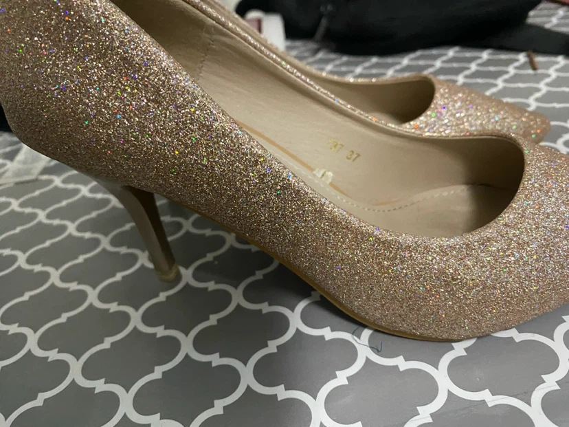 Rose Gold Glitter Pointed Heels Size 6 (used but look new)