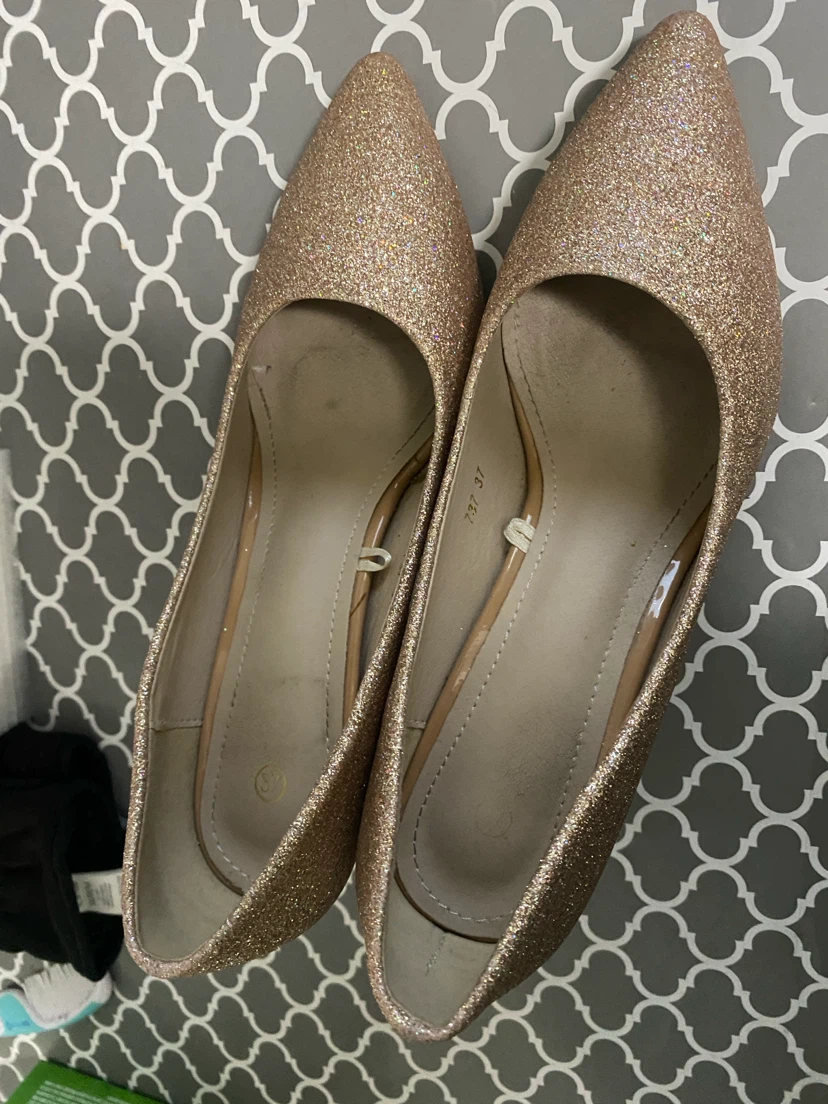 Rose Gold Glitter Pointed Heels Size 6 (used but look new) - photo 2