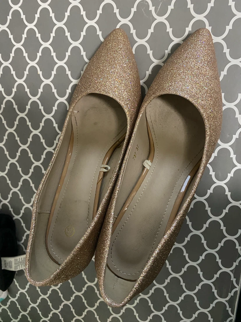 Rose Gold Glitter Pointed Heels Size 6 (used but look new) - photo 3