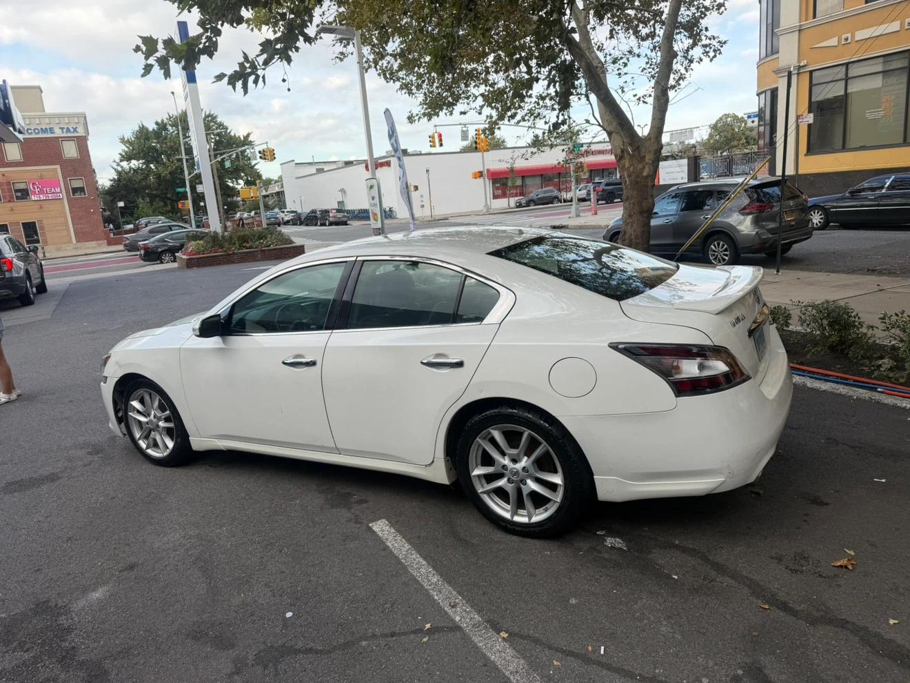 White 2012Nissan Maxima Sedan - photo 3