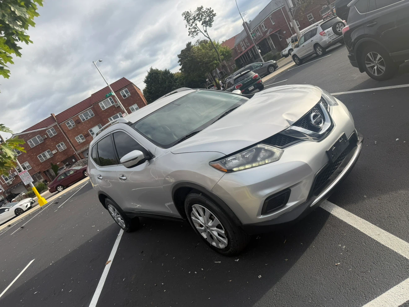 Silver 2016 Nissan Rogue SUV