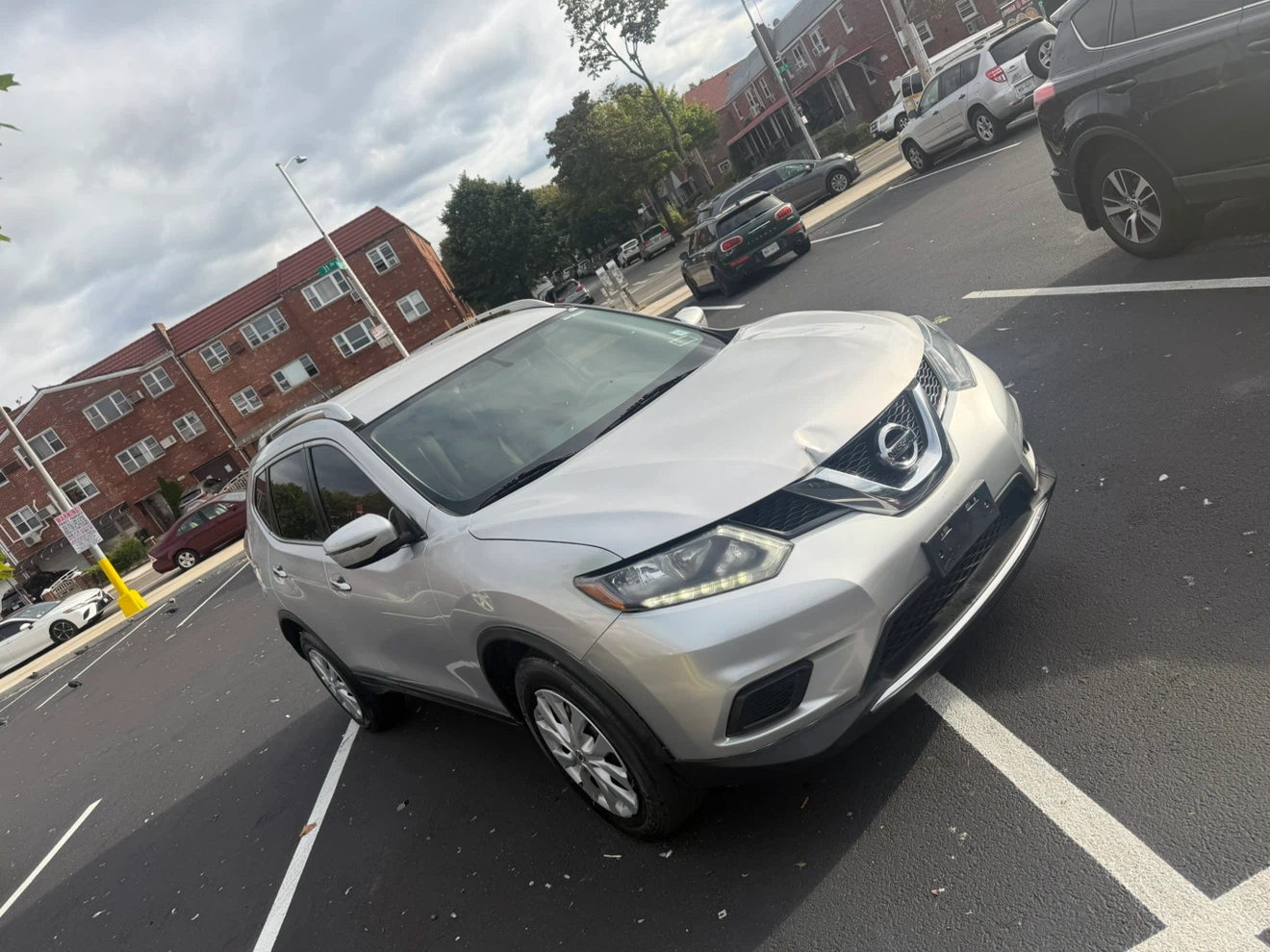 Silver 2016 Nissan Rogue SUV - photo 3