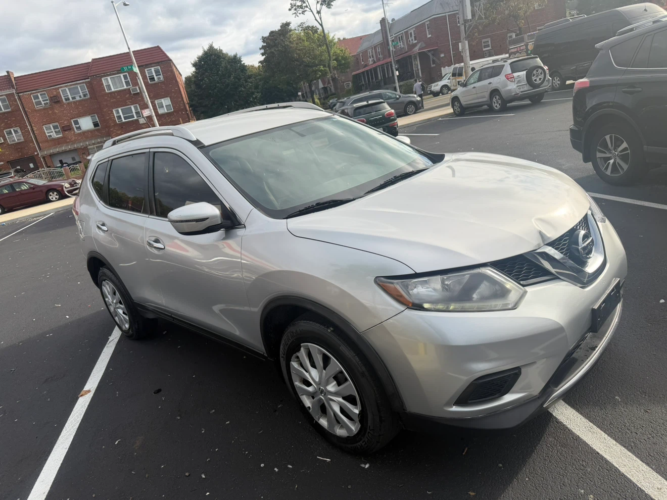 Silver 2016 Nissan Rogue SUV - photo 5