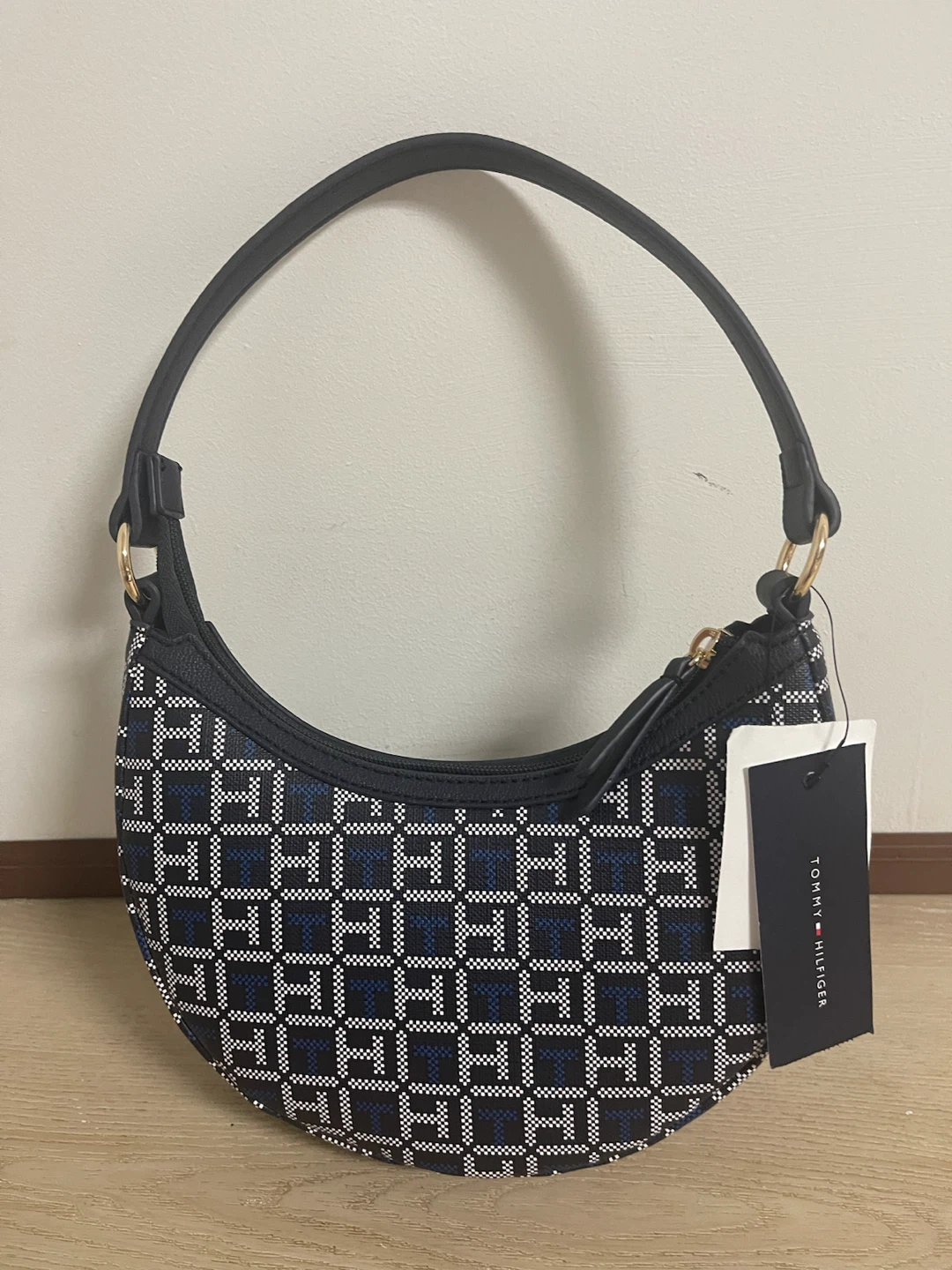 Tommy Hilfiger Monogram Shoulder Bag - photo 2