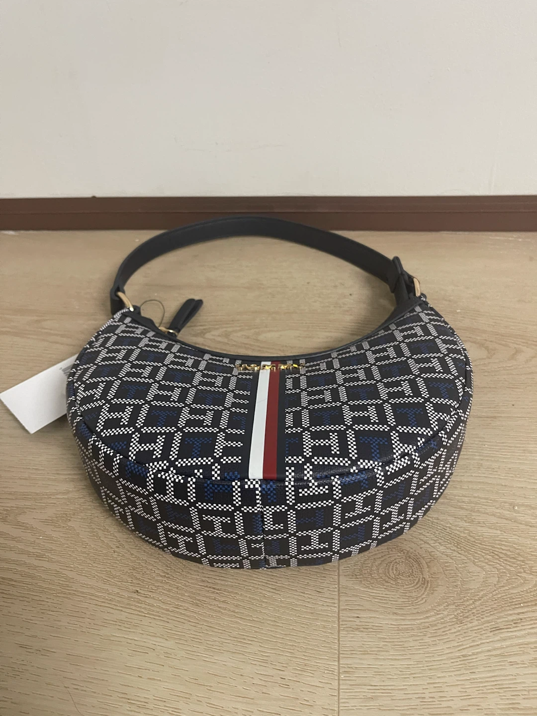 Tommy Hilfiger Monogram Shoulder Bag - photo 3