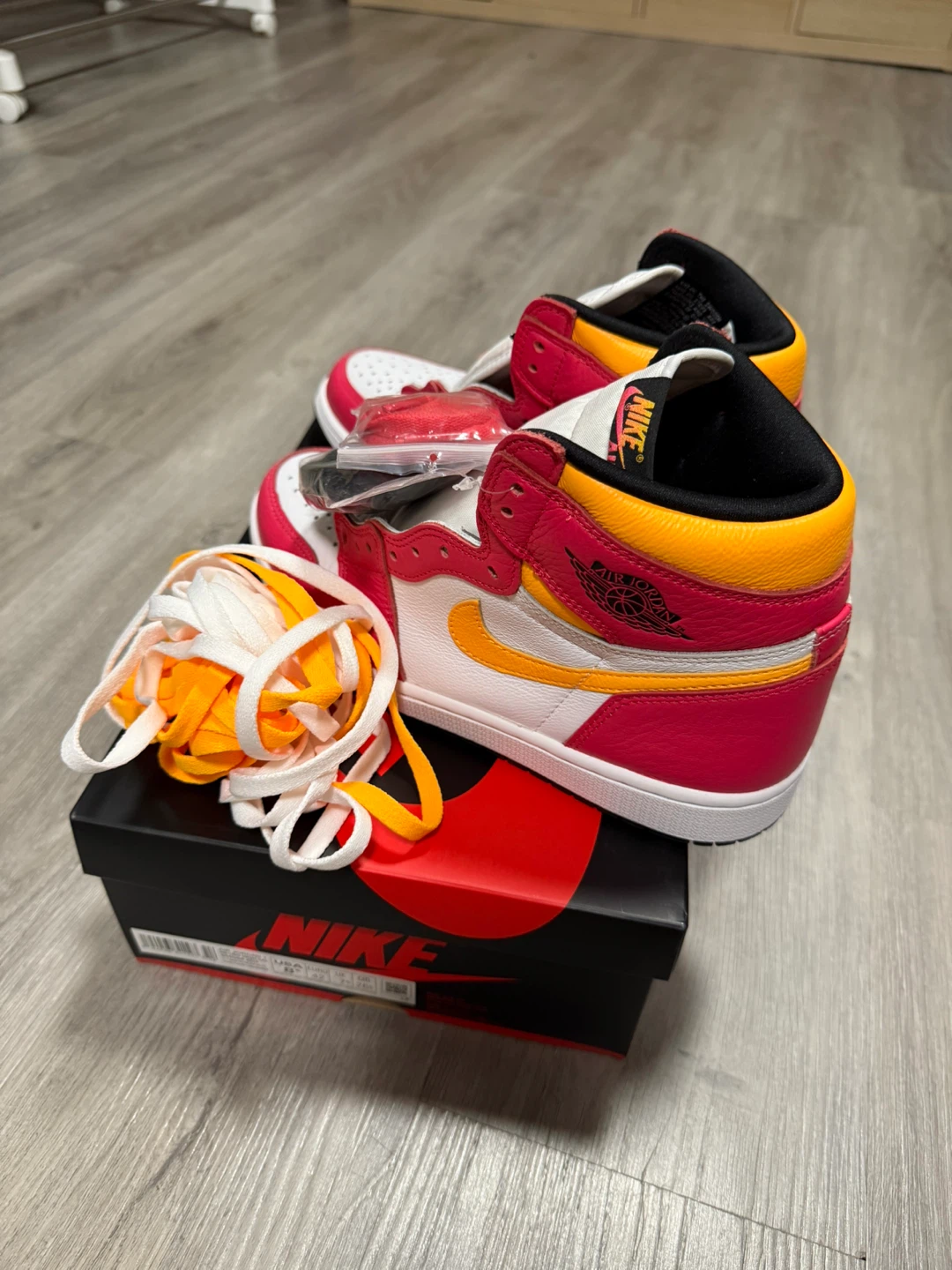 Air Jordan 1 Retro High OG “Light Fusion Red” - photo 4