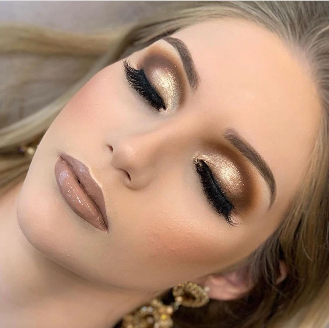 Eyeshadow  . Makeup - photo 2