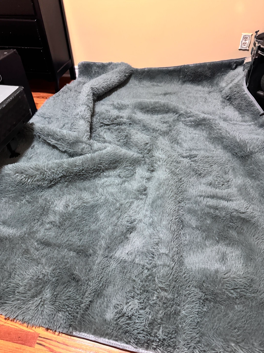 Soft grey faux fur area rug - photo 2