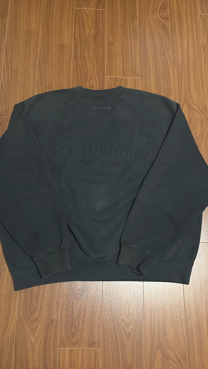 Essentials Crewneck Sweatshirt Medium - photo 2