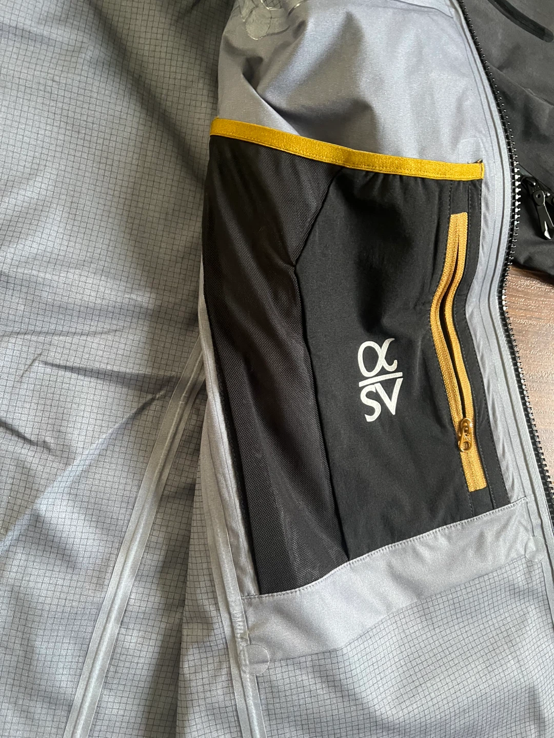 Arc'teryx Alpha SV Jacket Size M - photo 4
