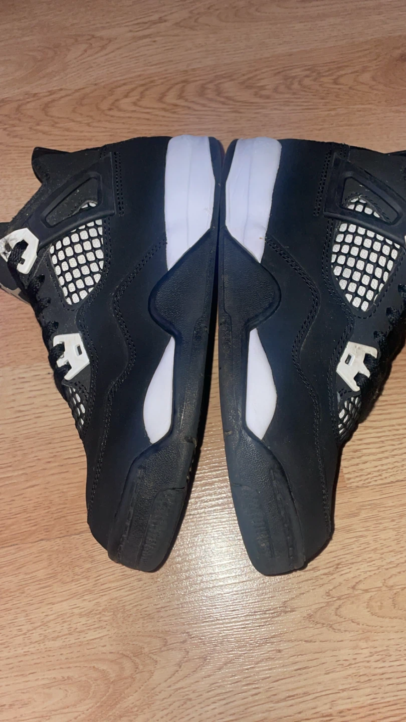 Size 2y Jordan 4 white thunder 20$ - photo 3
