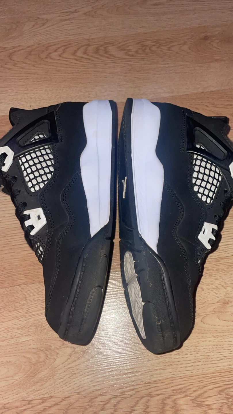 Size 2y Jordan 4 white thunder 20$ - photo 4