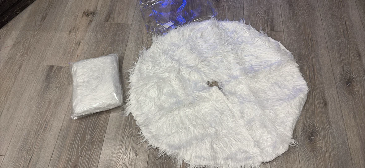 Brand new White Faux Fur Christmas Tree Skirt