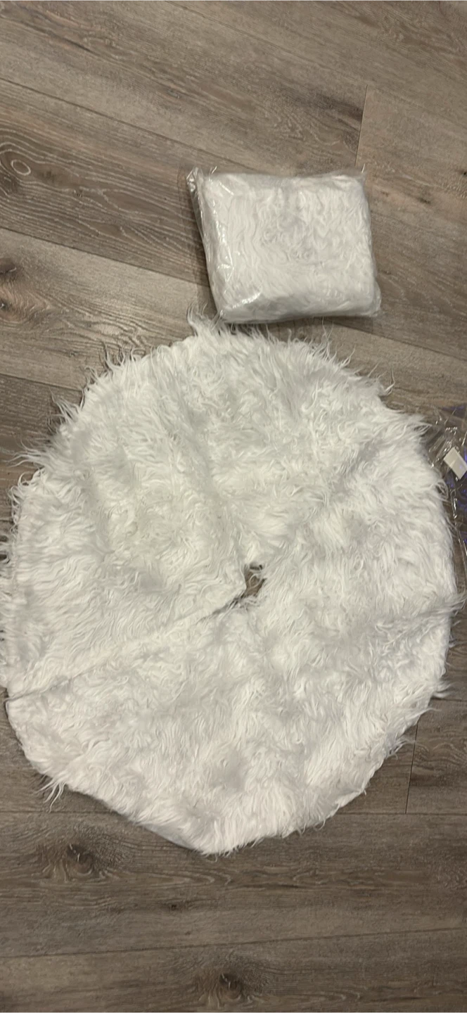 Brand new White Faux Fur Christmas Tree Skirt - photo 2
