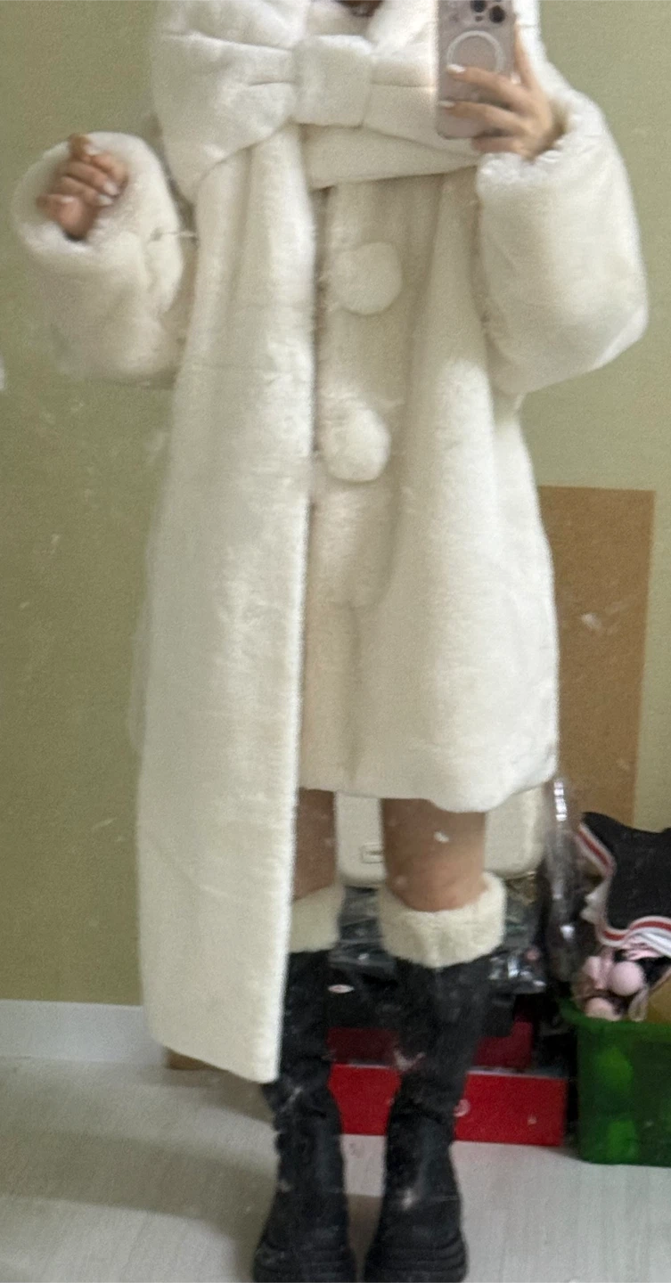 Big Ivory Pompom Fur Coat - photo 3