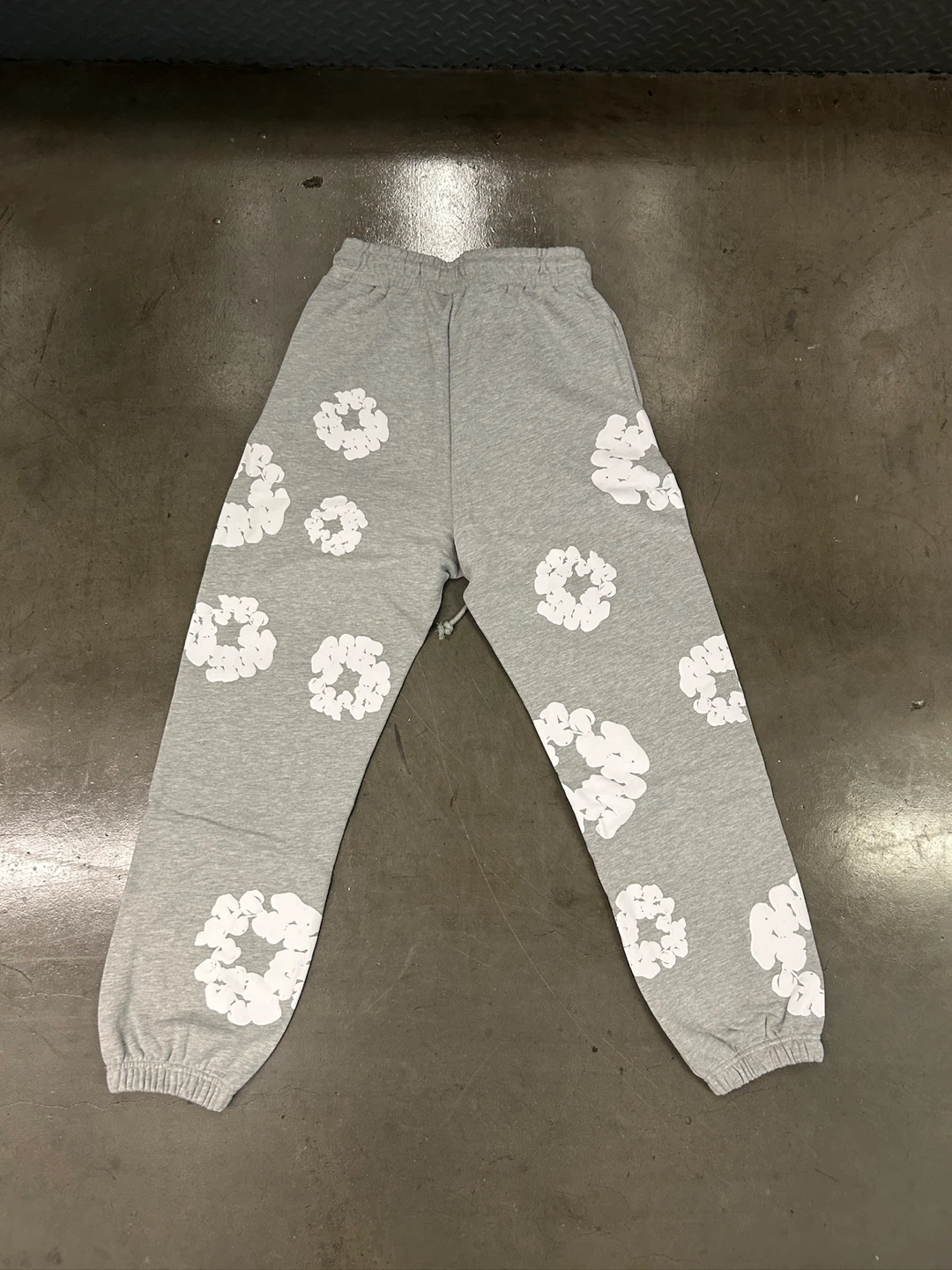 Denim Tears Cotton Wreath Sweatpants Gray - photo 5