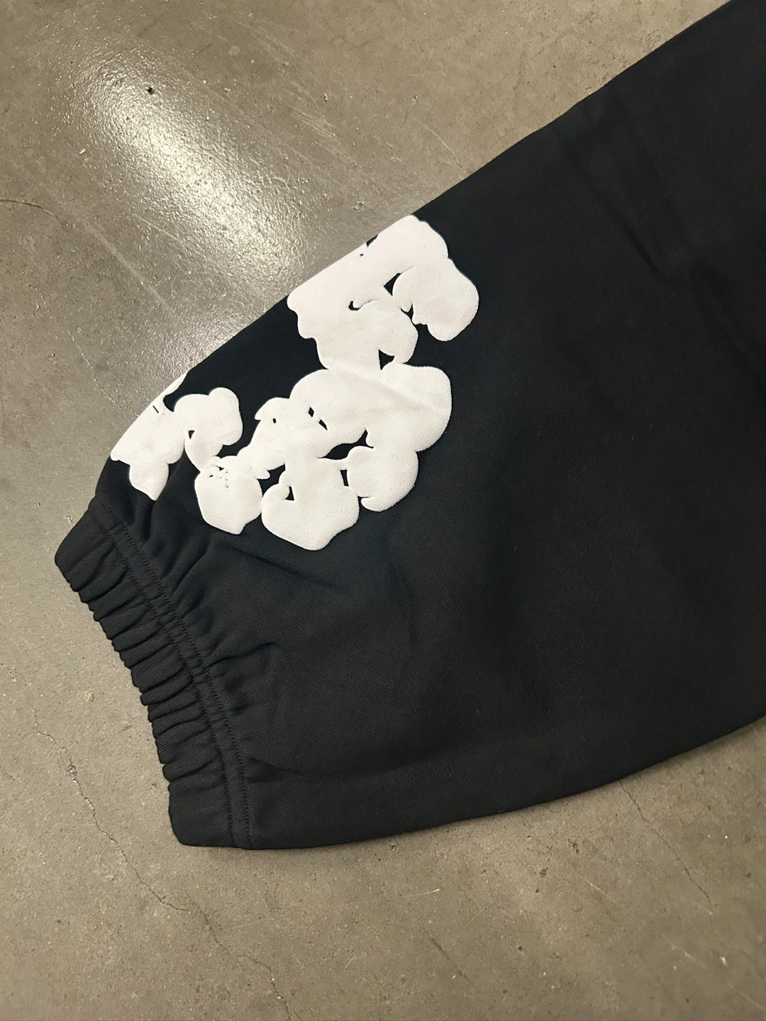 Denim Tears Cotton Wreath Sweatpants Black - photo 4
