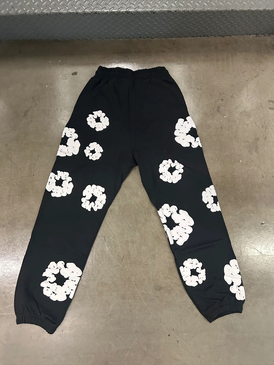 Denim Tears Cotton Wreath Sweatpants Black - photo 5