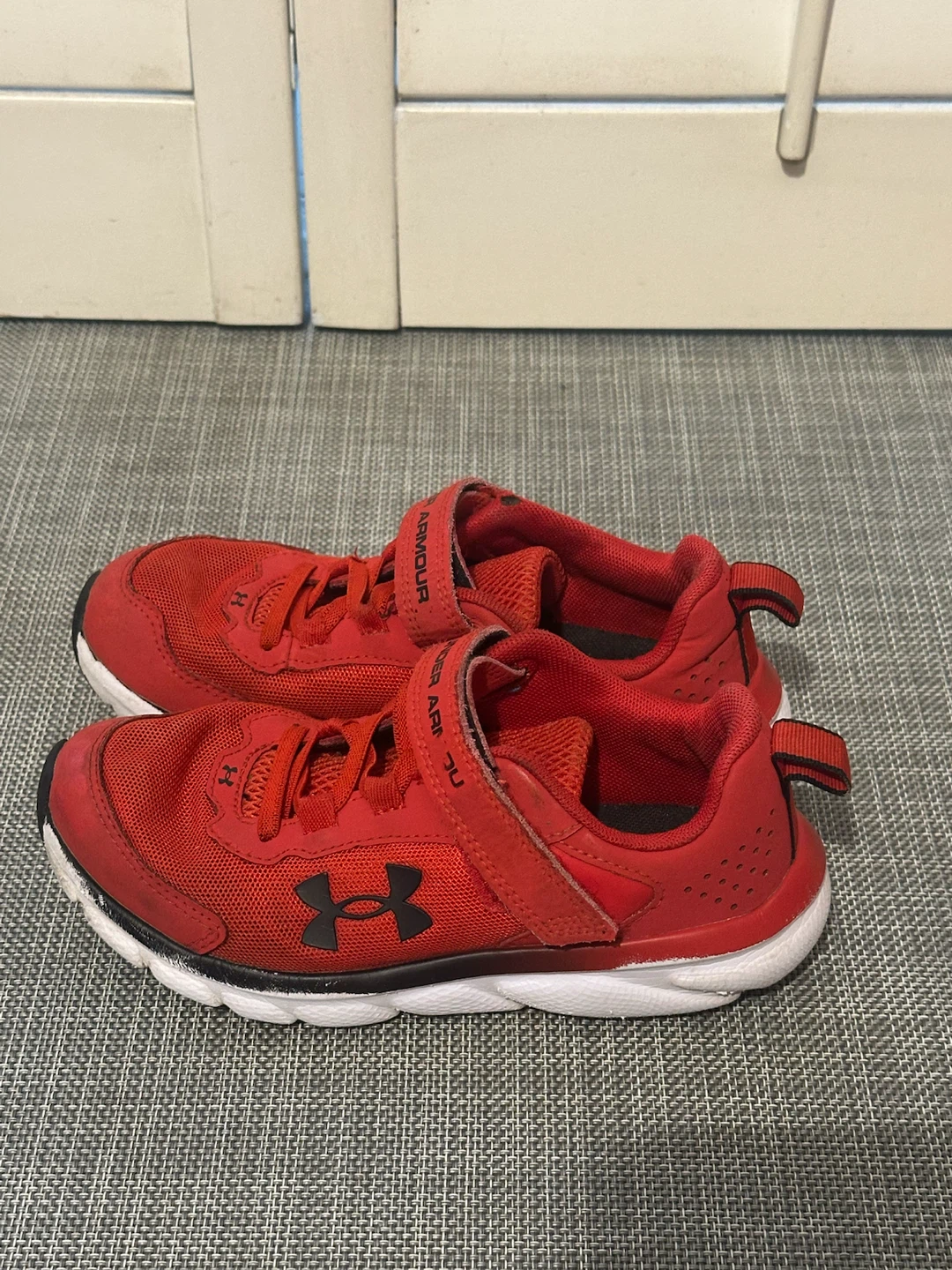 Under Armour Kids Red Sneakers Size 2 - photo 2