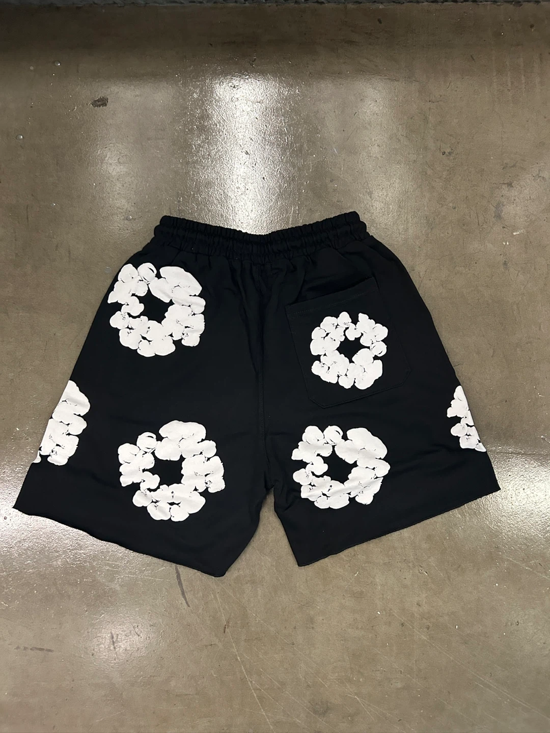 Denim Tears Cotton Wreath Shorts - photo 4