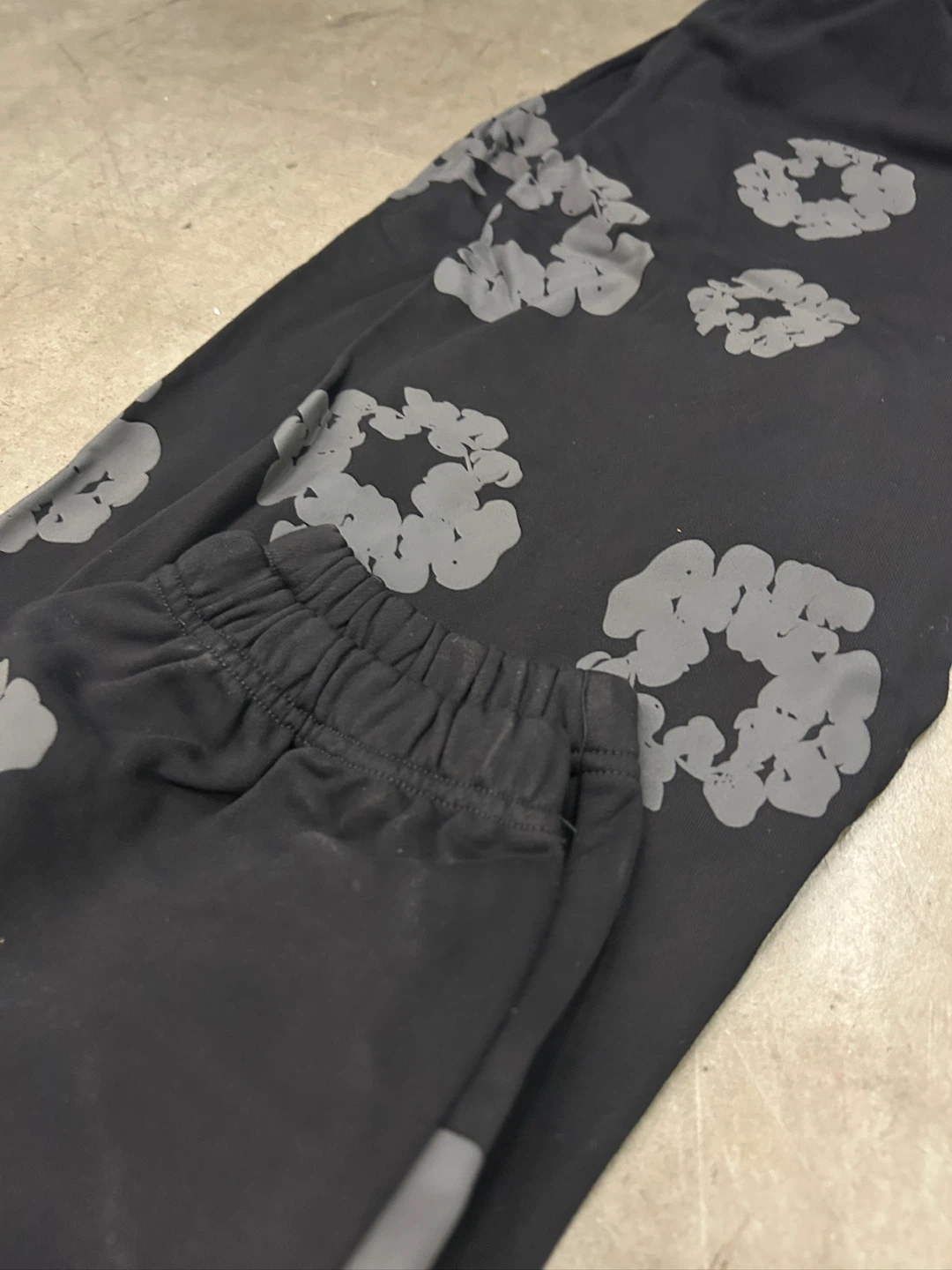 Denim Tears Sweatpants Black - photo 3