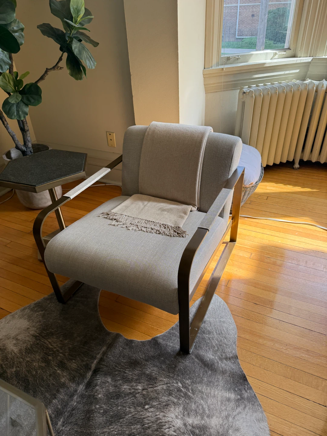 Modern Light Gray Accent Arm chair with Brass Metal Frame - photo 3