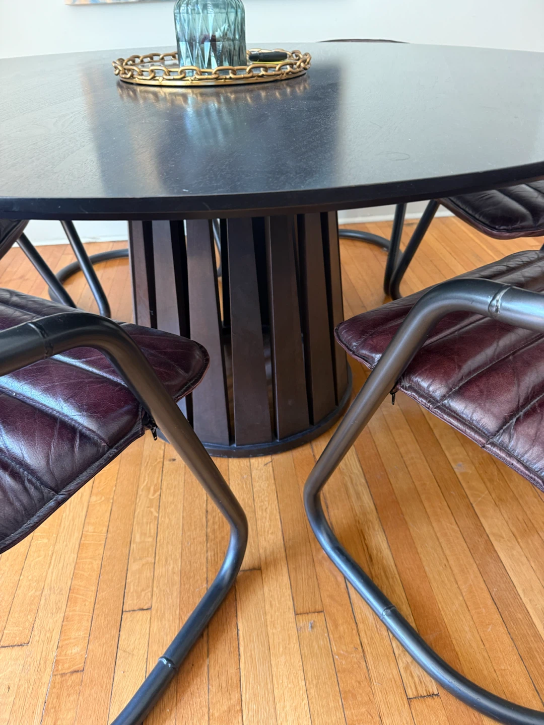 Round walnut Dining Table and 6 Leather Chairs - photo 4