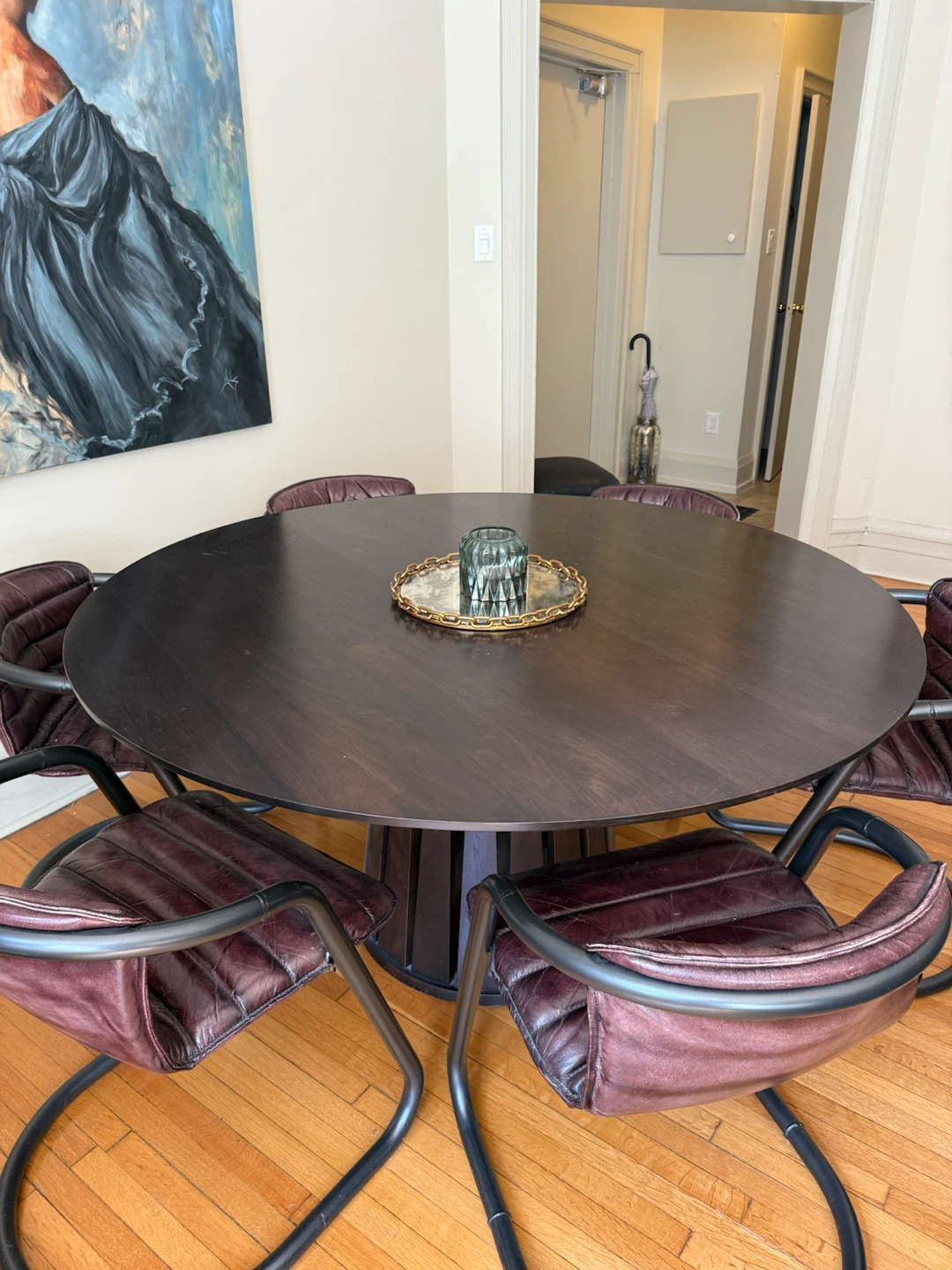Round walnut Dining Table and 6 Leather Chairs - photo 5