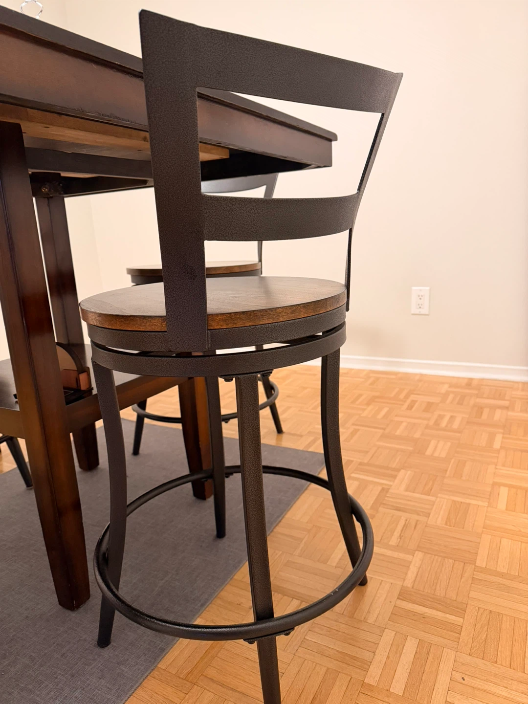 Counter Height Dining Table with 4 Swivel Stools - photo 3