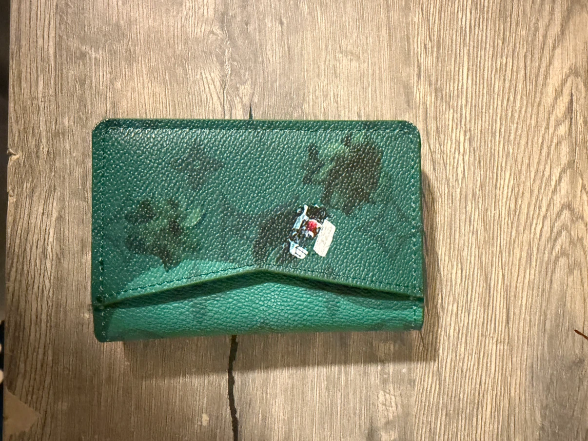 Louis Vuitton Wallet (price negotiable) - photo 2