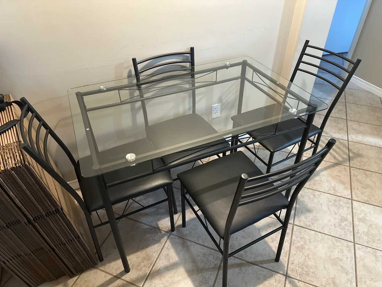 Kitchen/dining room table