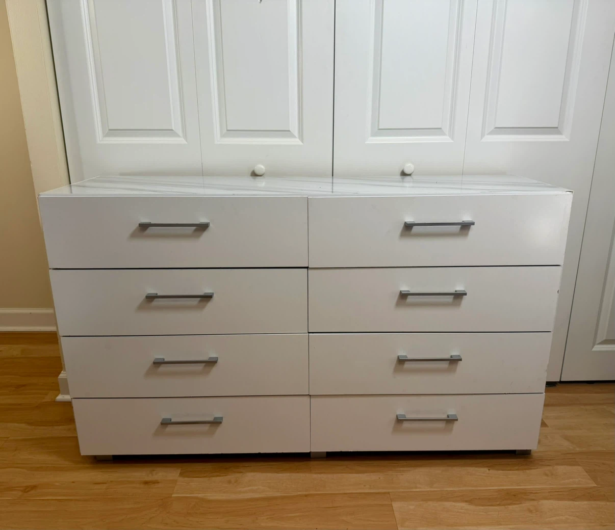 White 8-Drawer Dresser with Marble-Look Top - photo 4